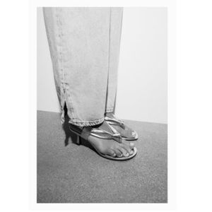 ZARA HIGH HEELED SANDALS WITH KNOT DETAIL
GOLD